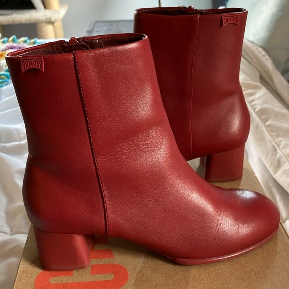 Camper Katie ultra soft boot. Wine/raspberry color, like new - Picture 8 of 9